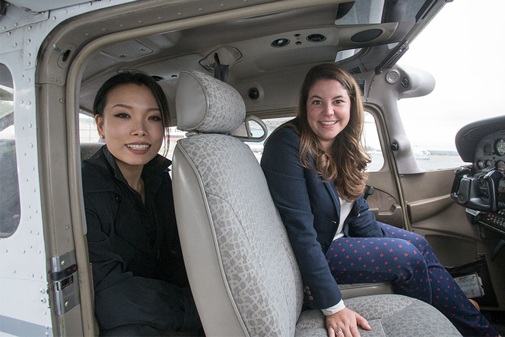 Sera Chung ’14, director of recruitment, and Julia Sprague ’16 on a plane