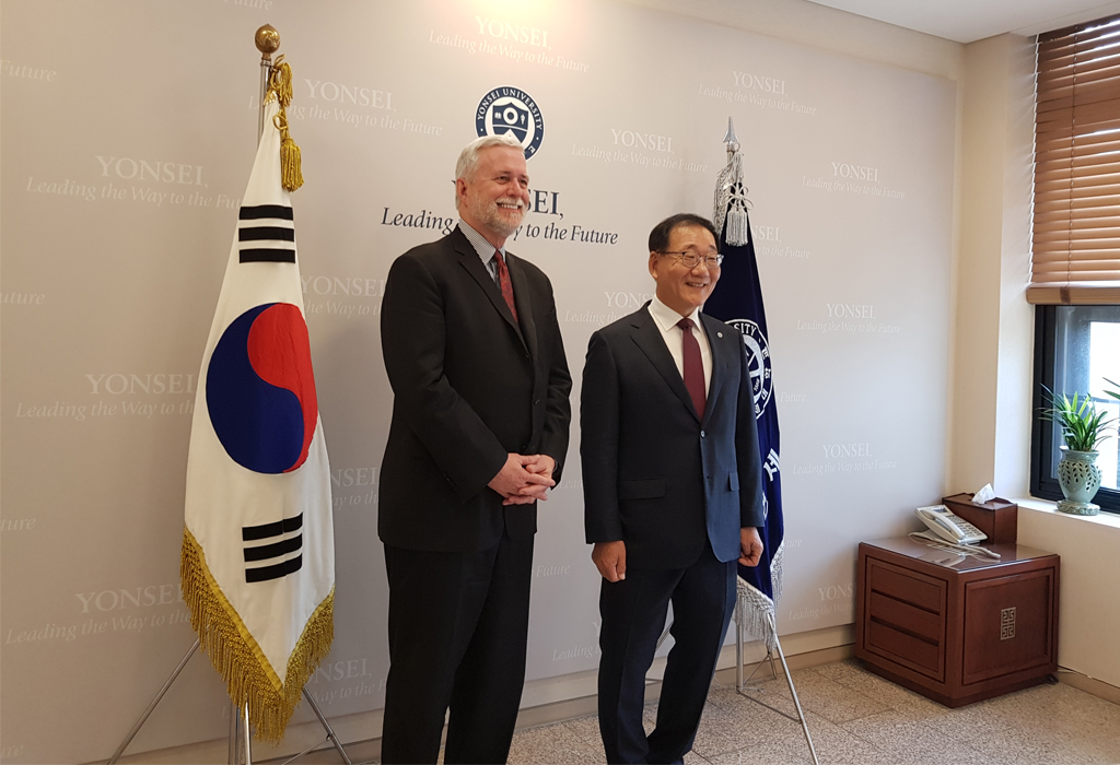 President M. Craig Barnes meets with Yong-Hak Kim, President of Yonsei University