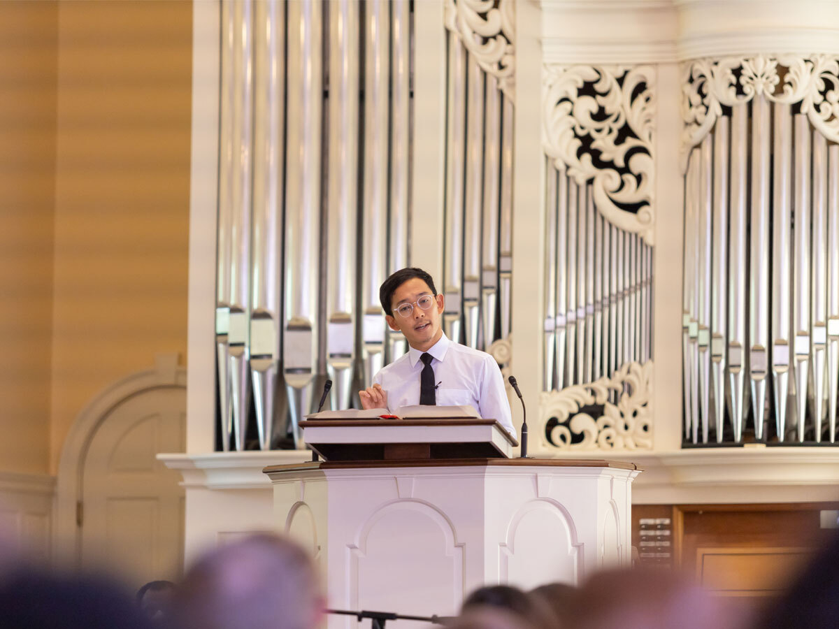 Lee leading worship in Seminary Chapel