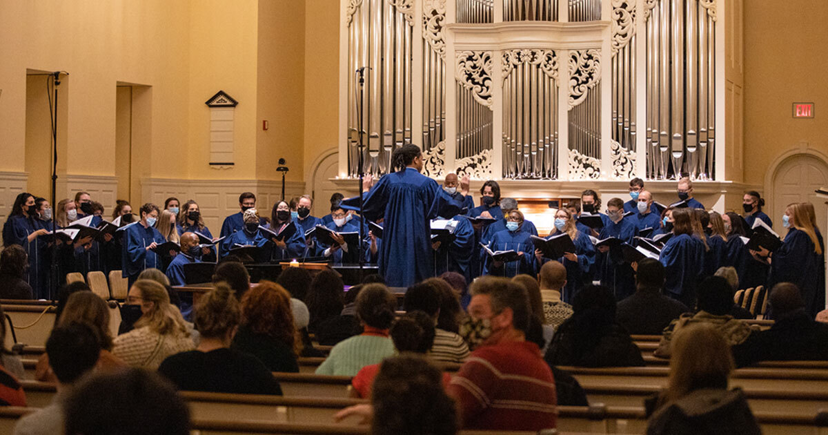 Byrd conducting the Princeton Theological Seminary Chapel Choir at a 2021 Carols of Many Nations service